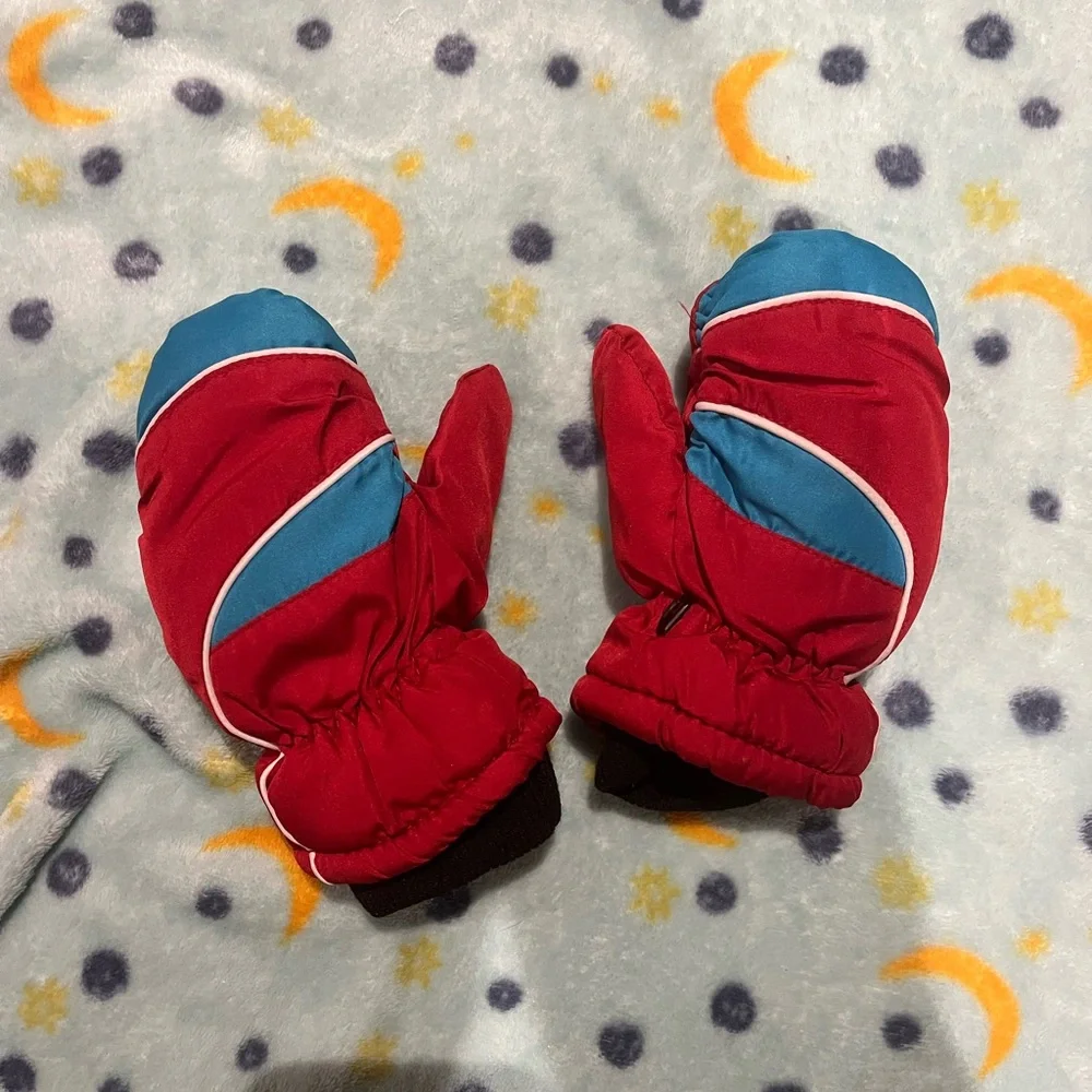 Kids Red and Blue Mittens